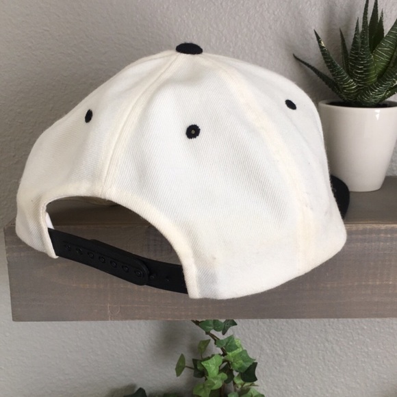 LA Auto Show Logo Merchandise SnapBack Hat - Picture 2 of 6